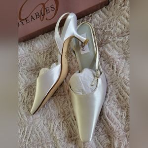 Light Ivory Divine Satin Dyeables